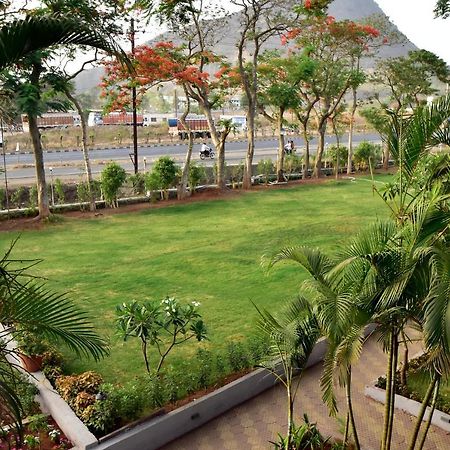 Caves County Resort Malegaon Exterior foto